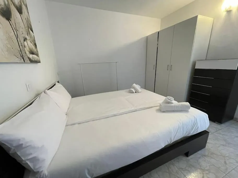 ארונה Pool View Apartment Primavera ספרד